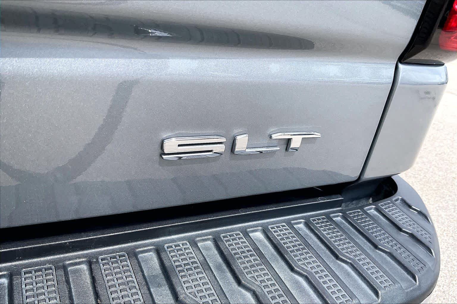 Used 2025 Sterling Metallic GMC SLT image 9