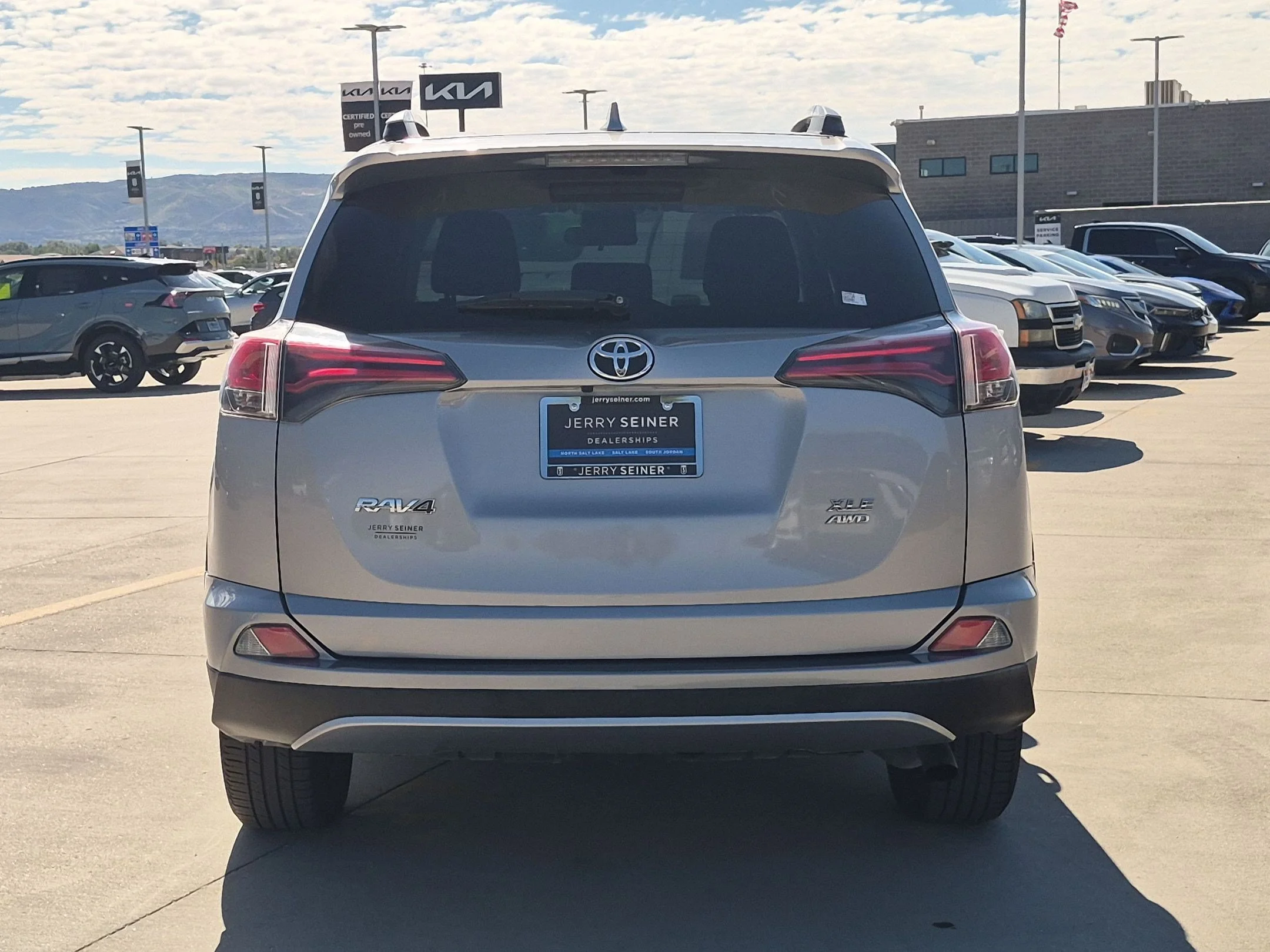 Used 2018 Silver Sky Metallic Toyota XLE image 4