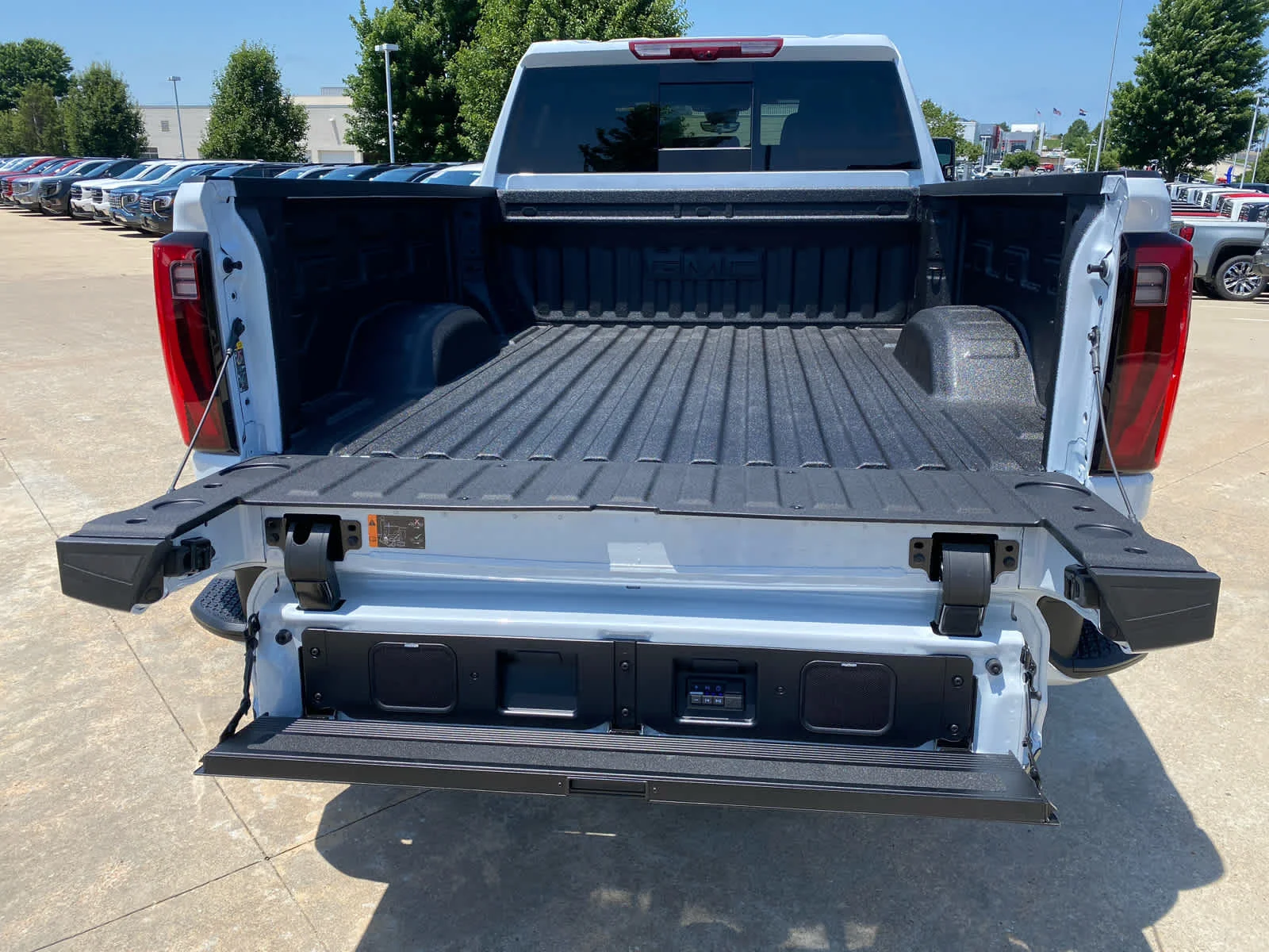 New 2026 Glacier White Tricoat GMC Denali Ultimate image 28