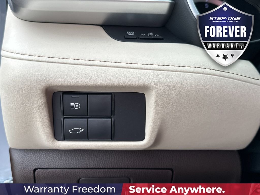 Used 2022  Toyota XLE image 19