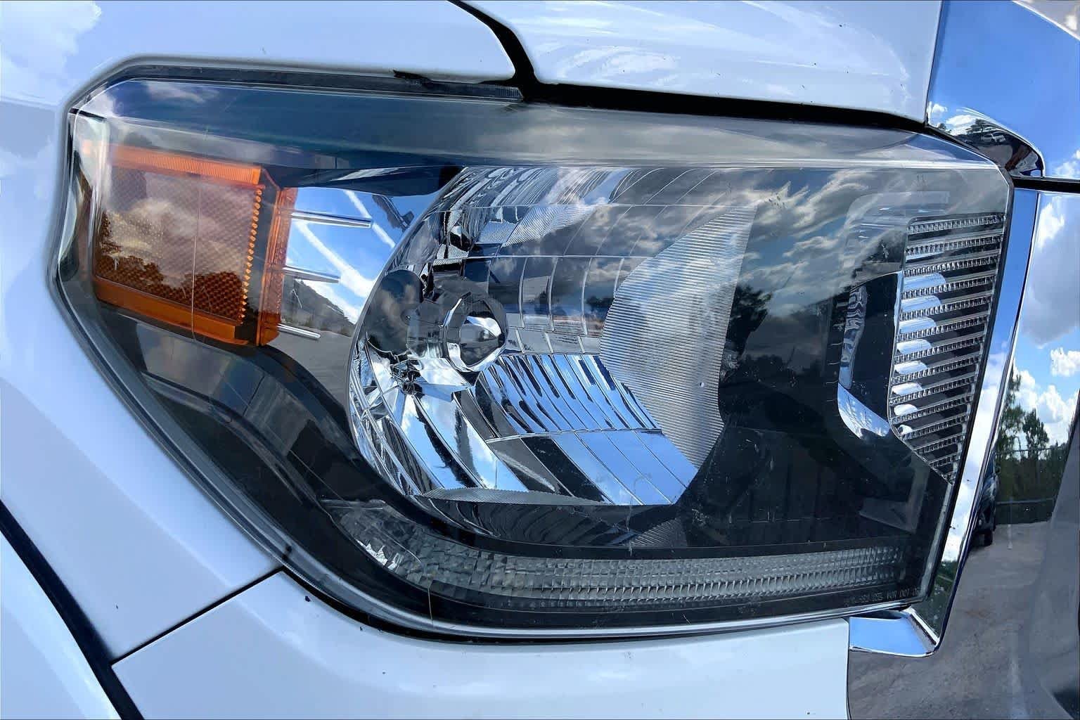 Used 2020 Super White Toyota SR5 image 27