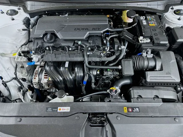 New 2026 Hyundai ELANTRA SE