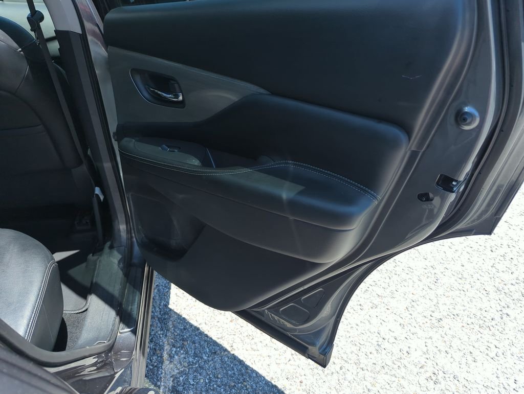Used 2016 Gray Nissan Platinum image 31