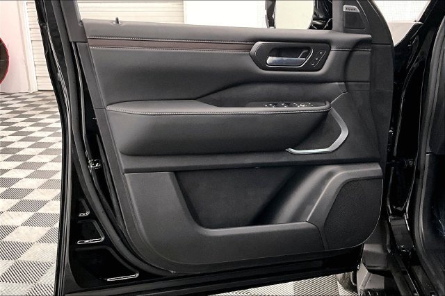 New 2026 Super Black Nissan Platinum image 32