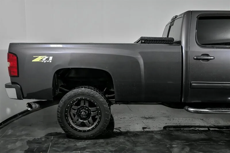 2011 Chevrolet Silverado 3500HD LTZ - Photo 10