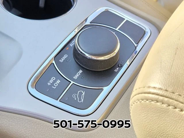 Used 2015 Beige Jeep Limited image 28