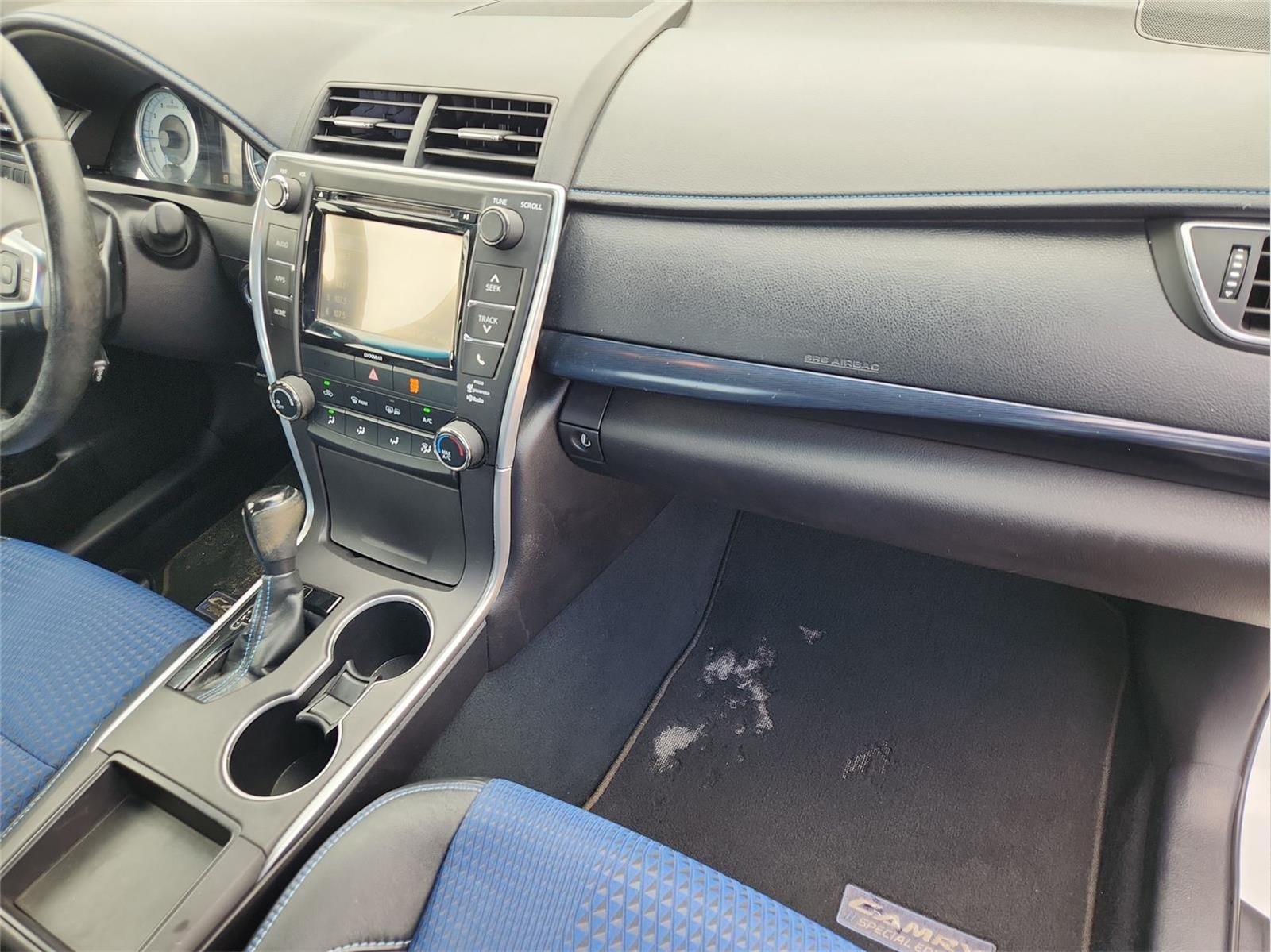 Used 2016 White Toyota XLE image 27