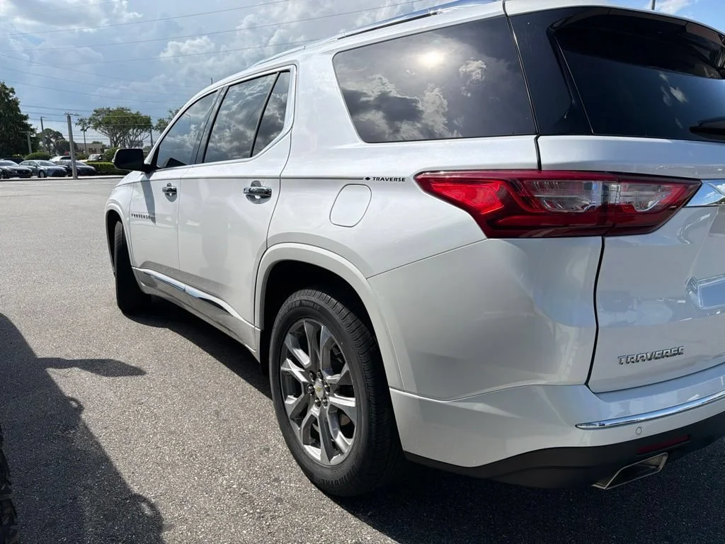 Used 2021 IRIDESCENT PEARL TRICOAT Chevrolet Premier image 6