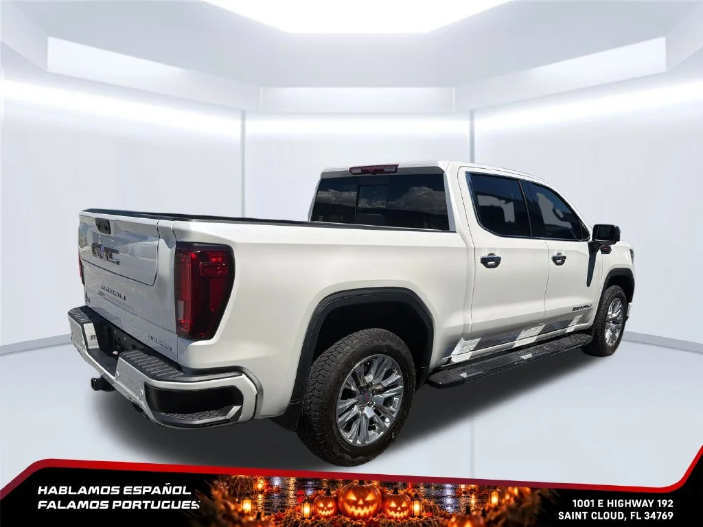 Used 2025 White Frost Tricoat GMC Denali image 5