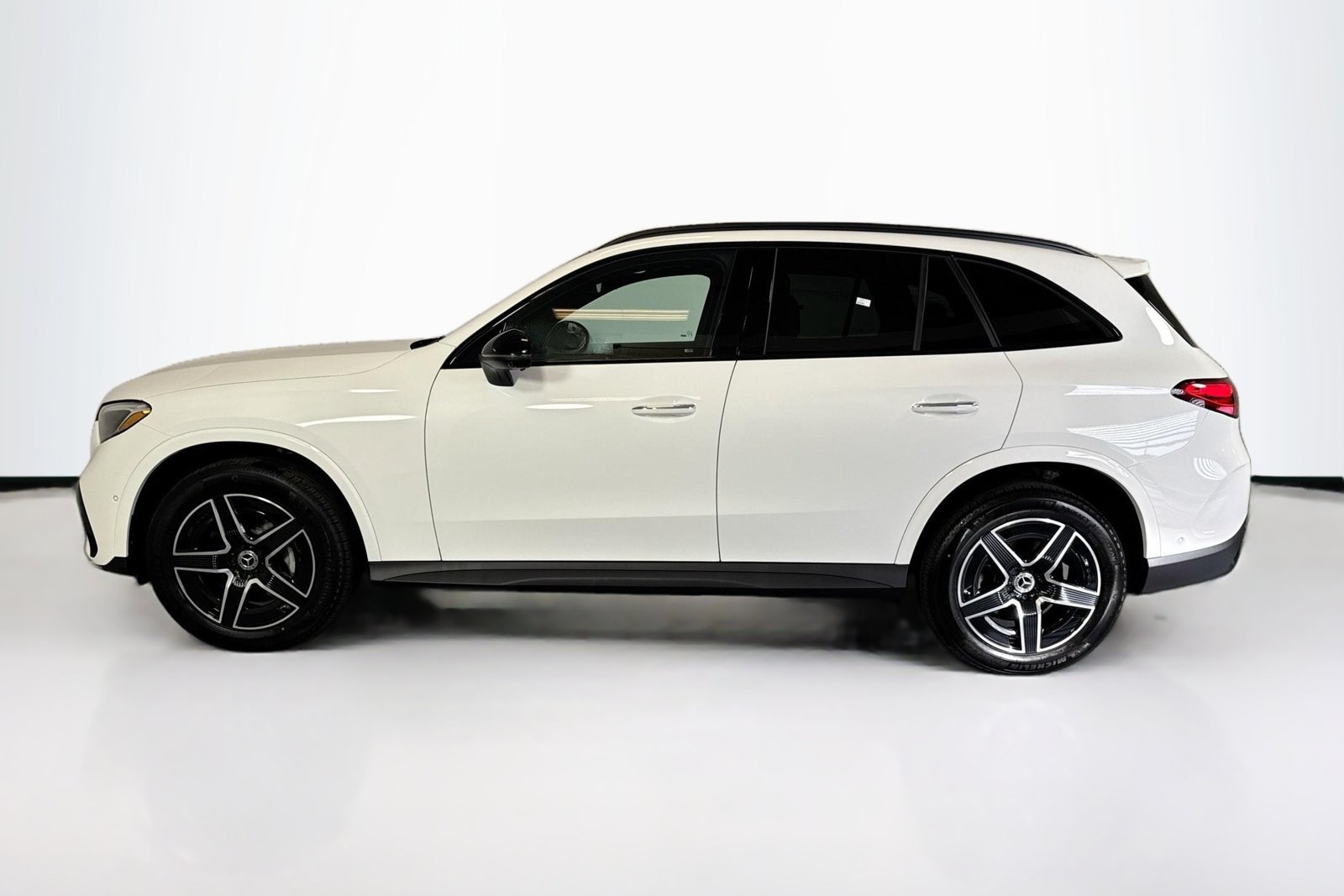 New 2026 Polar White Mercedes-Benz GLC 300 image 8