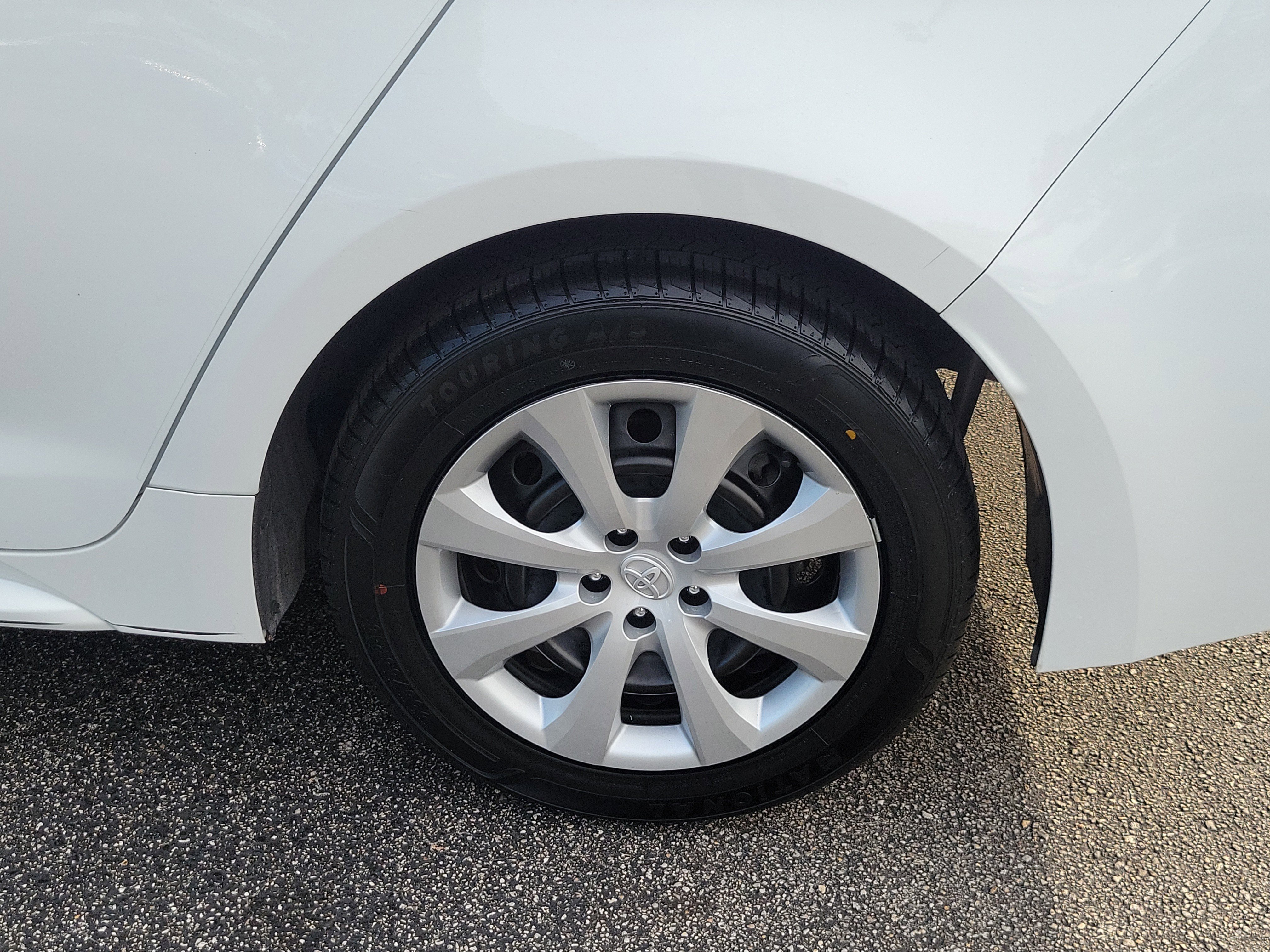Used 2024 Ice Toyota LE image 7
