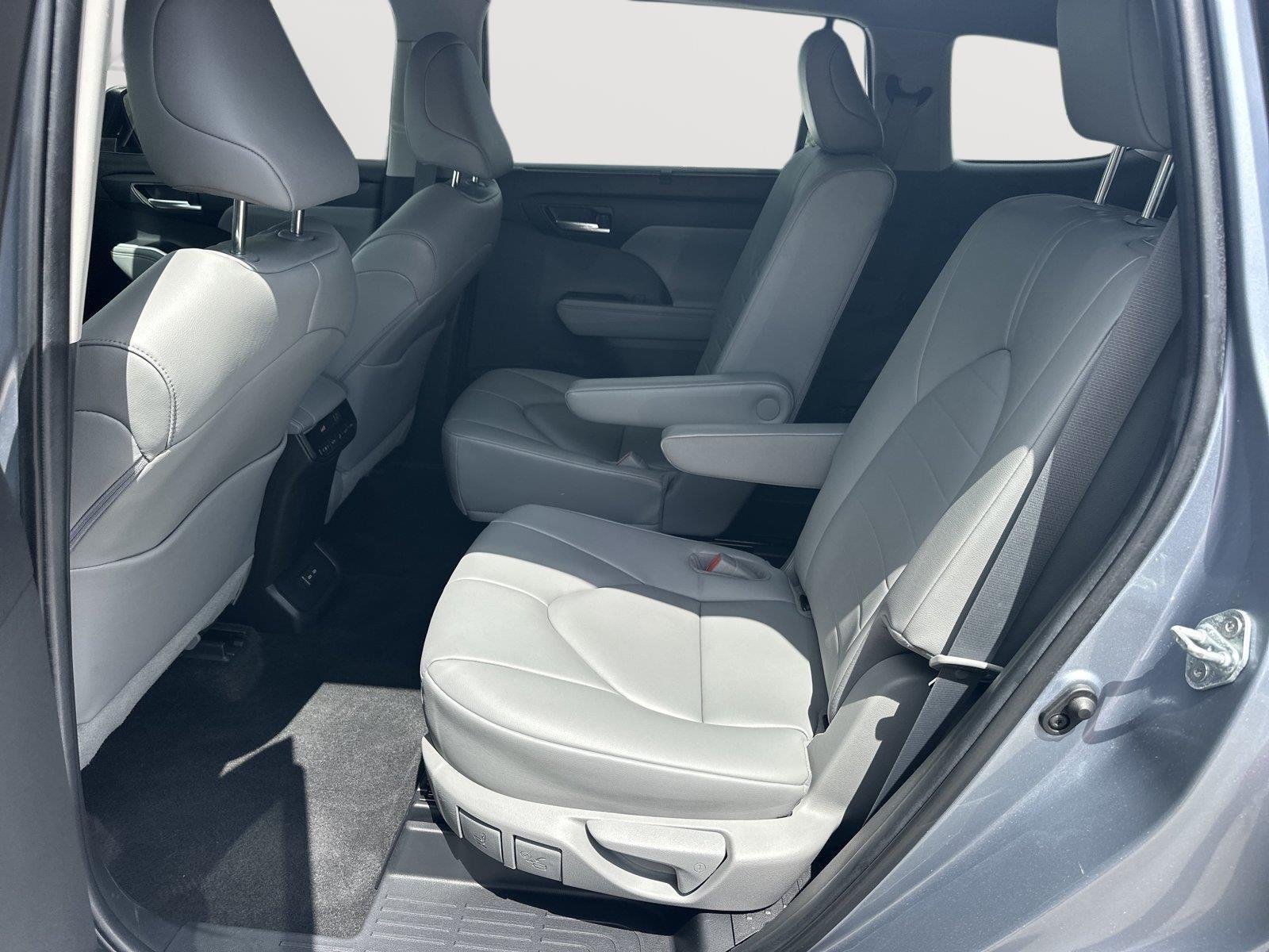 Used 2023 Moon Dust TOYOTA XLE image 20