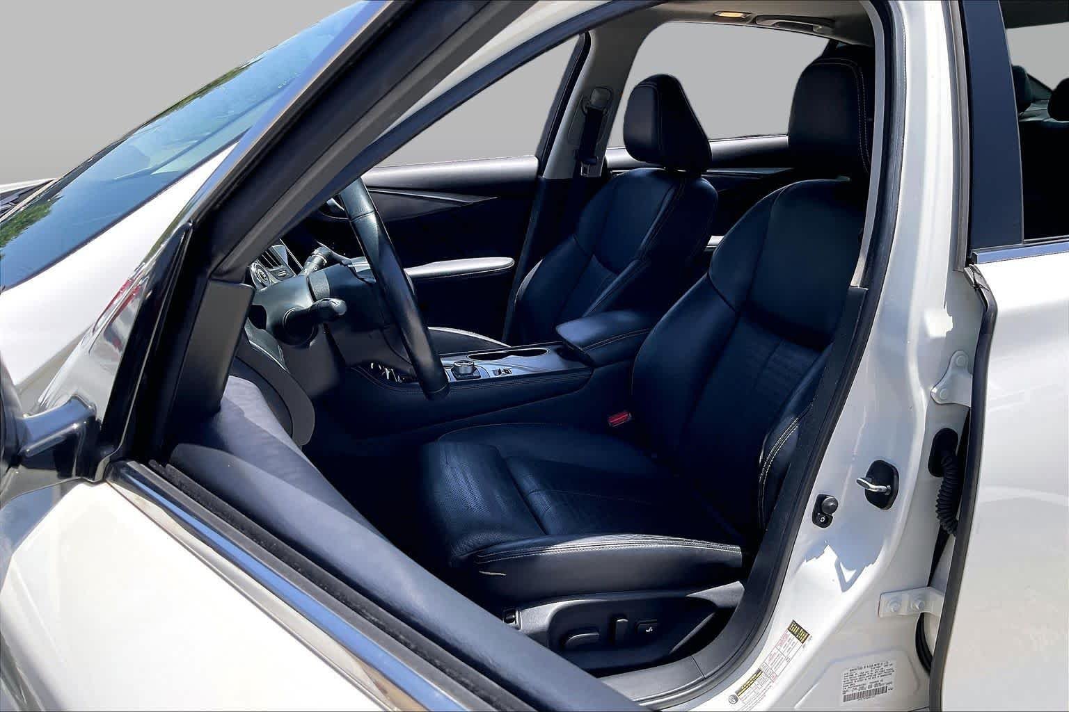 Used 2019 Pure White INFINITI 3.0t Signature Edition image 7