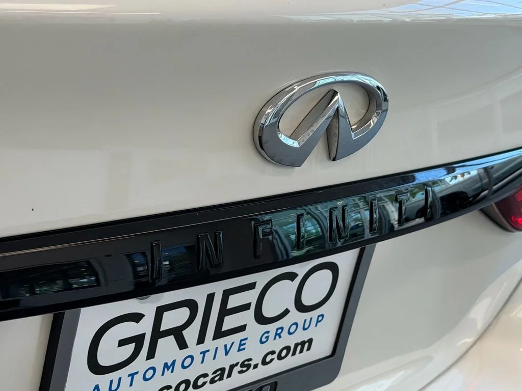 Used 2023 White INFINITI SENSORY image 13