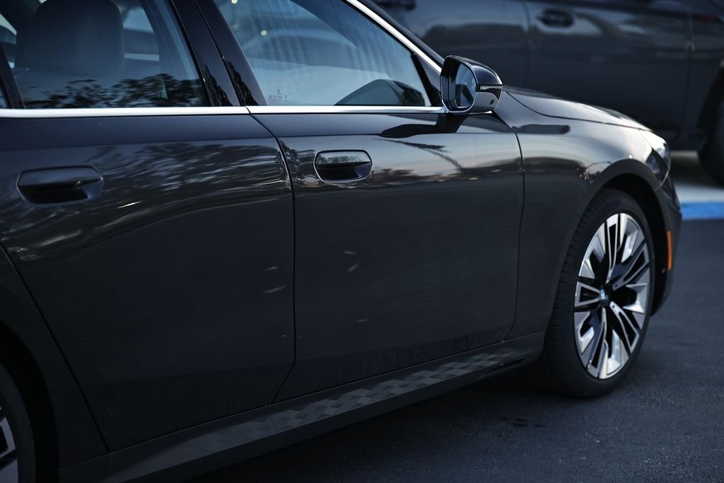 Used 2026 Dark Graphite Metallic BMW 530i image 8