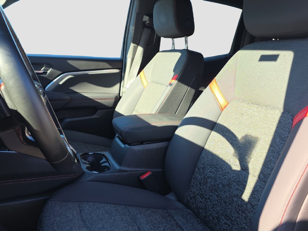 Used 2024 Summit White Chevrolet Z71 image 7