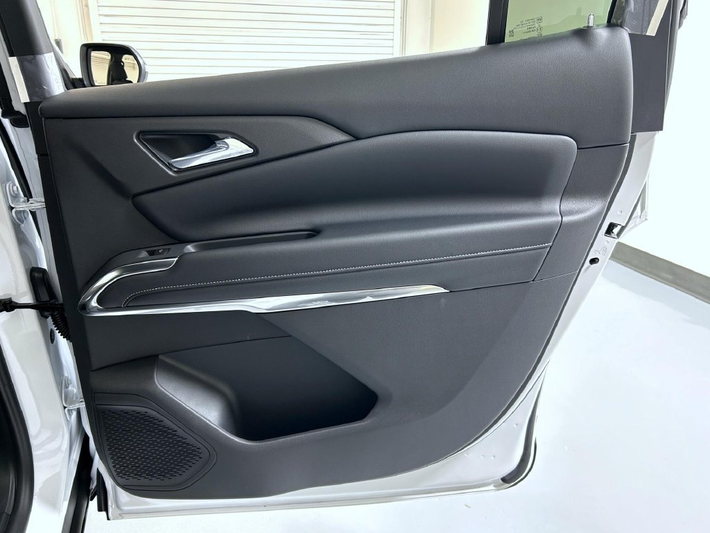 2027 Chevrolet Traverse LT - Photo 17