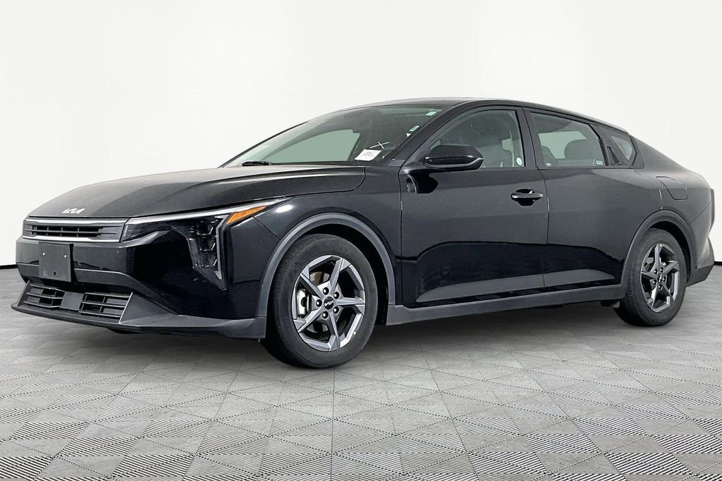 2025 Kia K4 LXS AT's photo