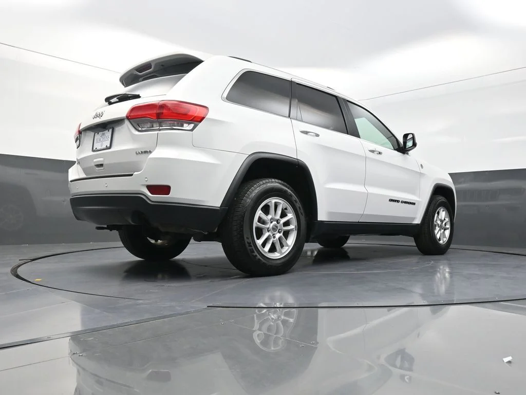 Used 2019 White Jeep Laredo E image 27