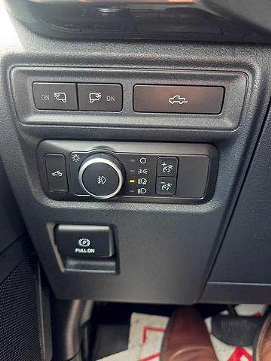 Used 2021 Oxford White Ford XLT image 18
