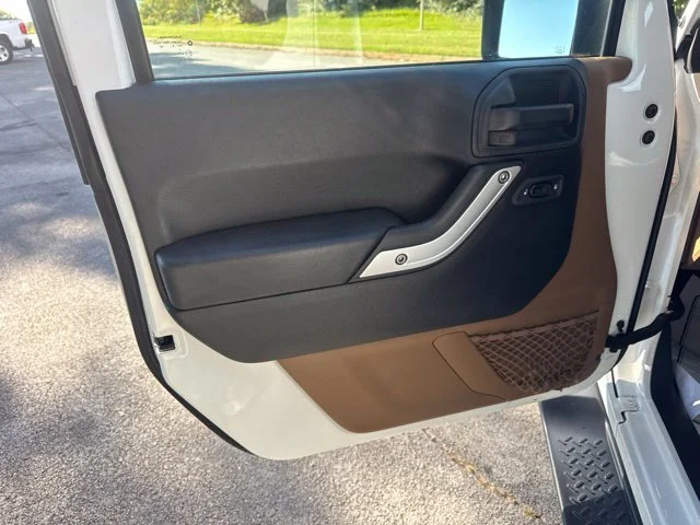 Used 2018 White Jeep Unlimited Sahara image 14