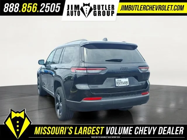 Used 2025  Jeep Limited image 2