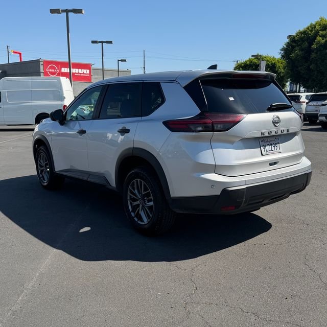 Used 2024 Silver Nissan S image 5