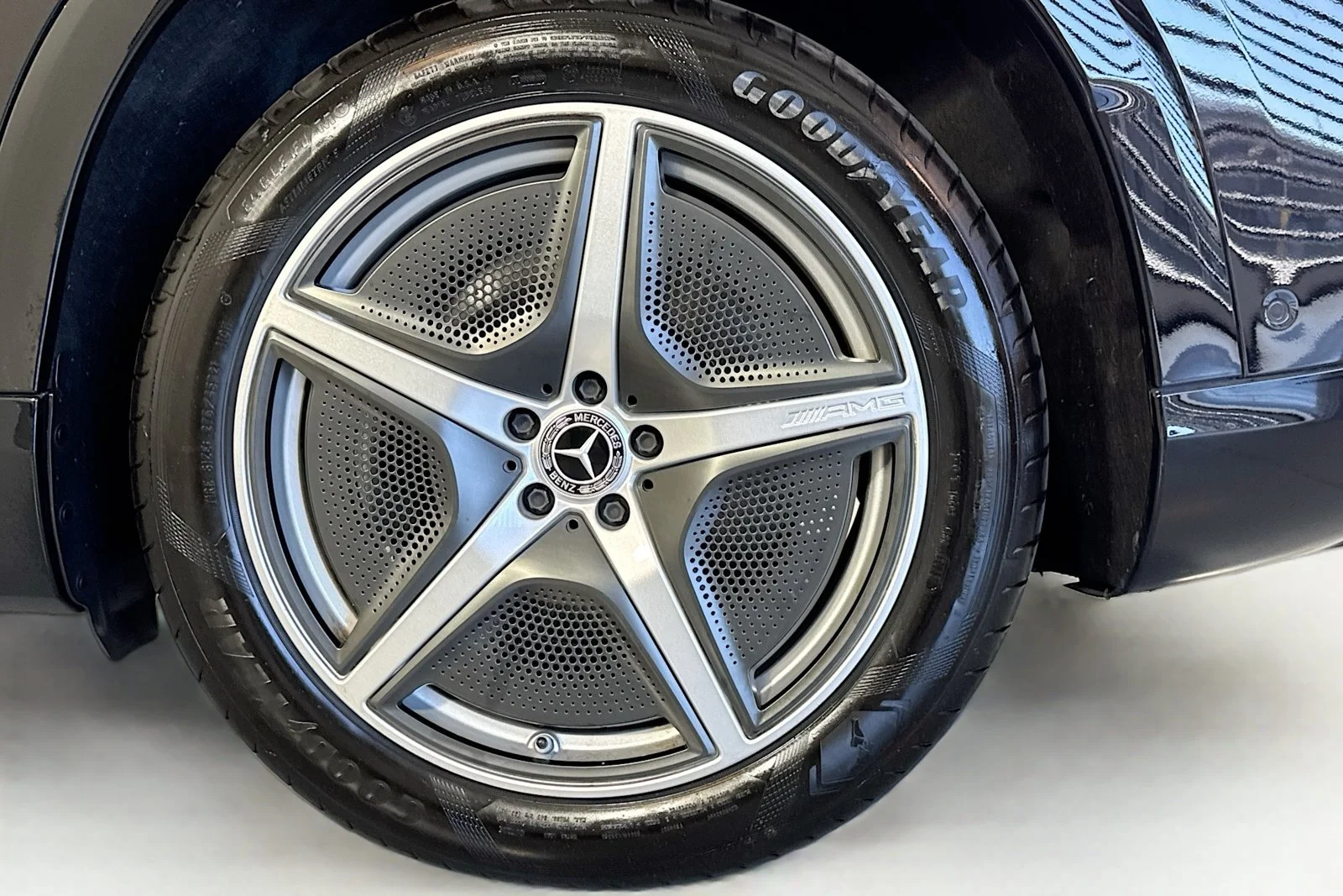 Used 2023 Obsidian Black Metallic Mercedes-Benz EQS 580 image 29