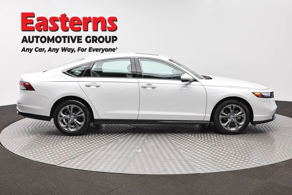 Used 2024 White Honda EX image 4