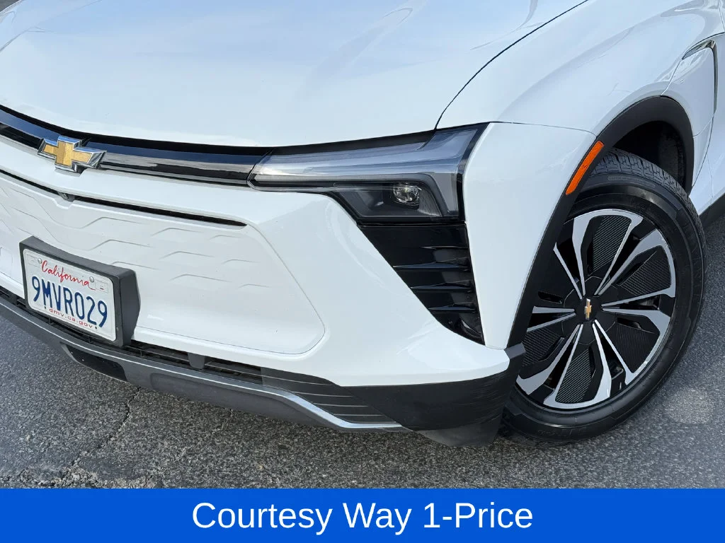 Used 2024 White Chevrolet LT image 4