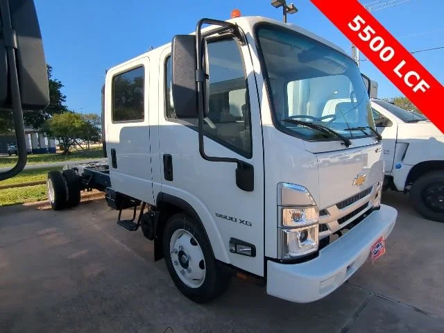 2025 Chevrolet Low Cab Forward's photo