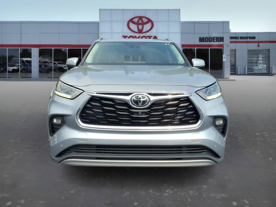 Used 2022 Celestial Silver Metallic Toyota Platinum image 8