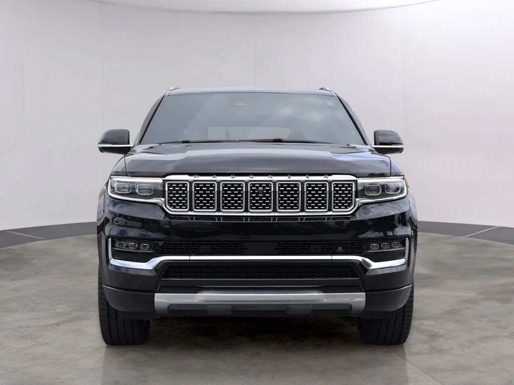 Used 2022 Jeep Grand Wagoneer Series III with VIN 1C4SJVGJ0NS192095 for sale in Kansas City