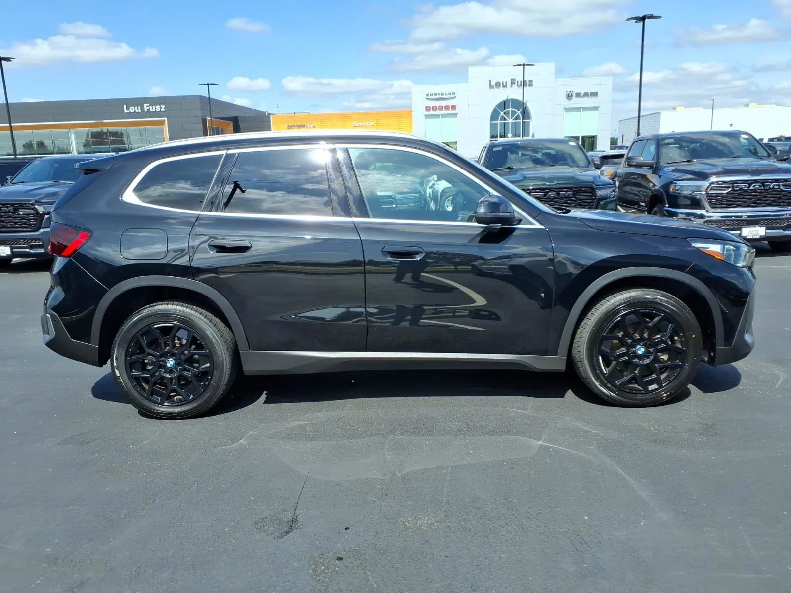 Used 2023 Black Sapphire Metallic BMW xDrive28i image 26