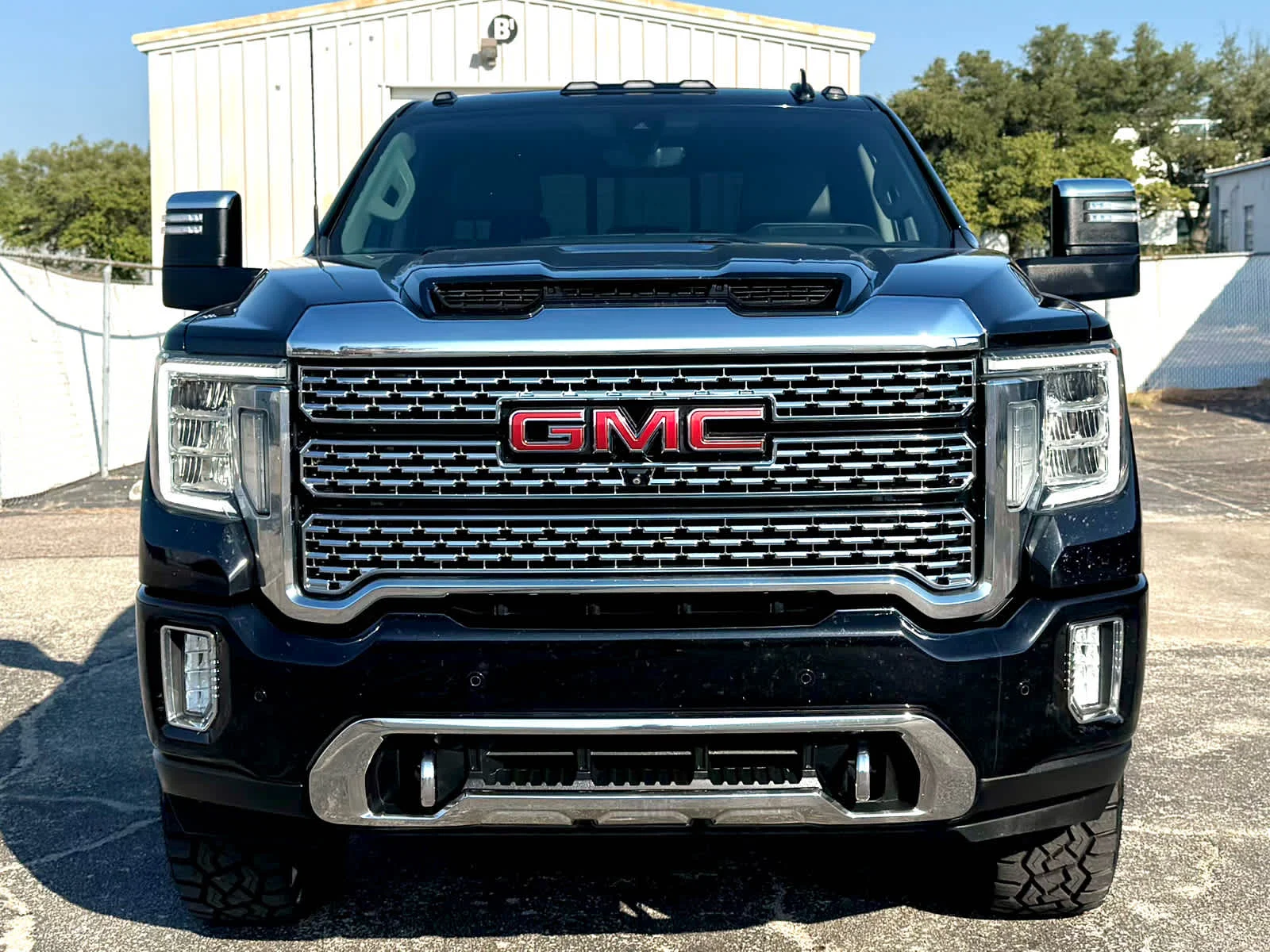 Used 2022 EBONY TWILIGHT METALLIC GMC Denali image 10