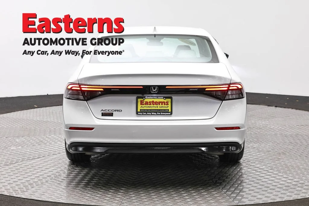 Used 2025 White Honda LX image 6