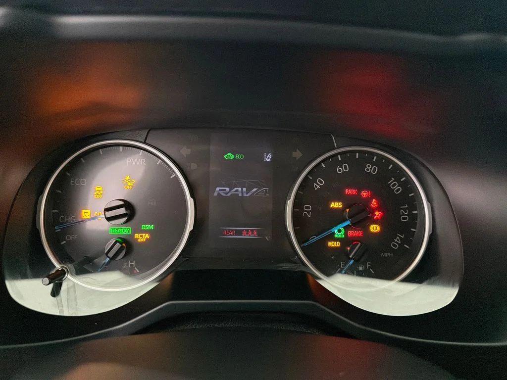 Used 2022  Toyota XLE Premium image 17