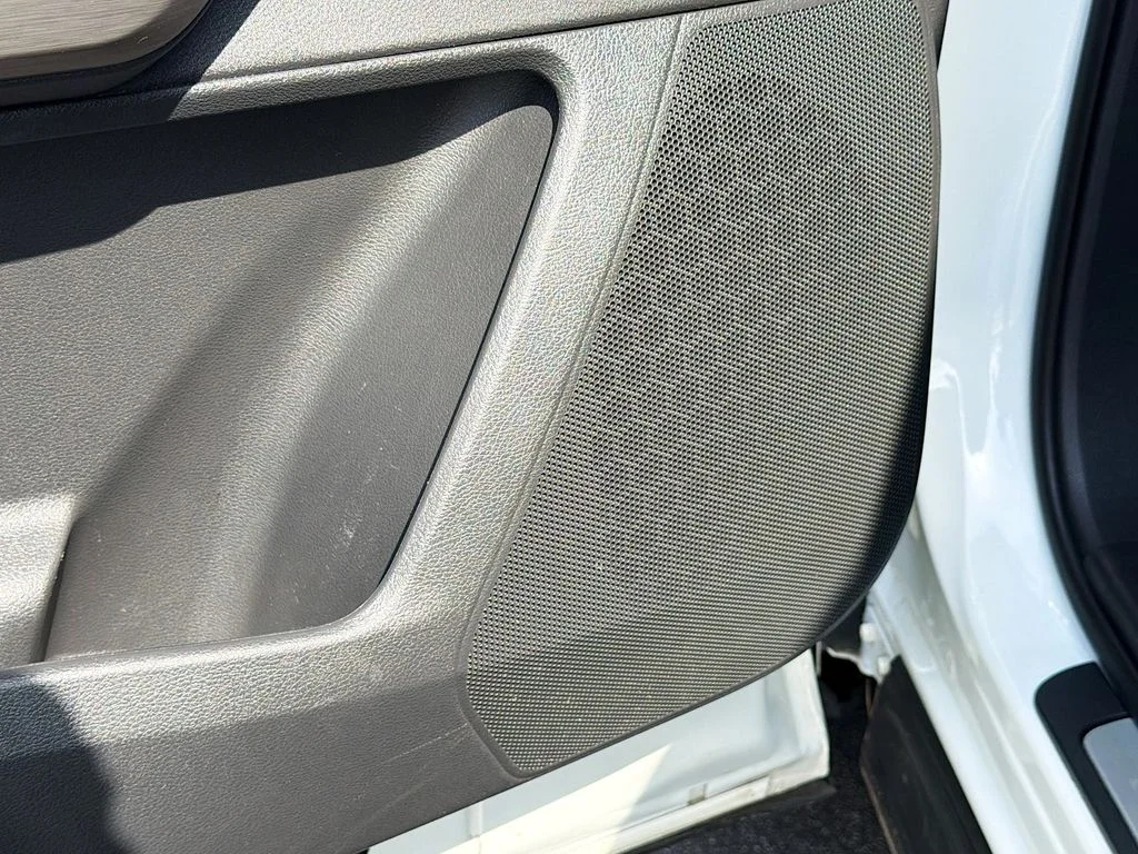 Used 2023 Pearl White Nissan Platinum image 19