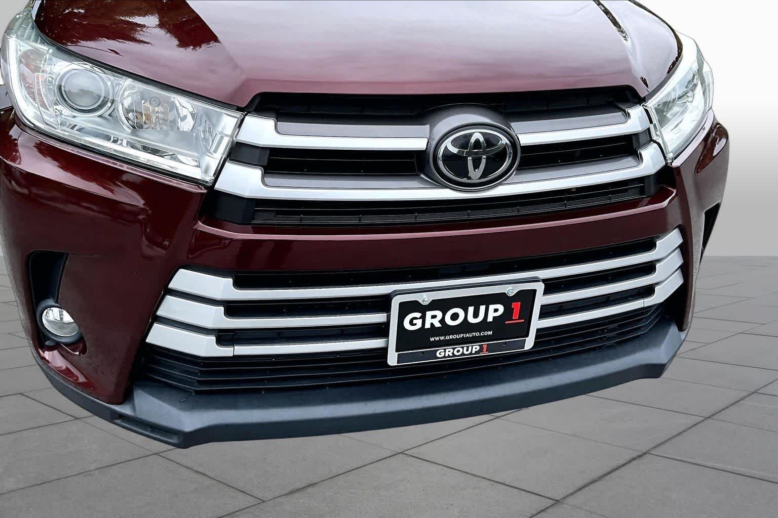 Used 2019 Ooh La La Rouge Mica Toyota XLE image 30
