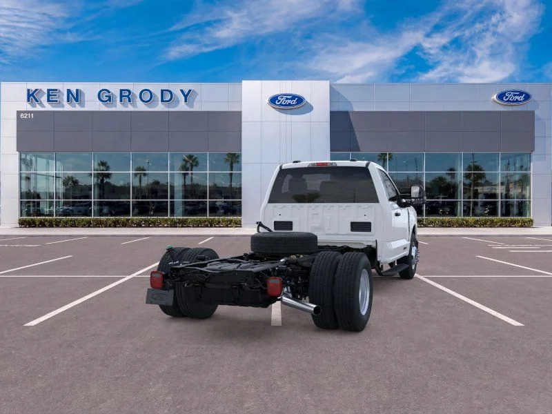 New 2025 Oxford White Ford XL image 9