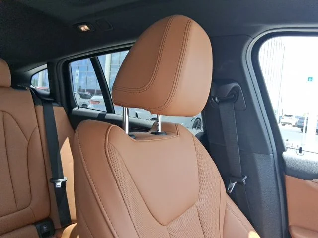 Used 2023 White BMW xDrive30i image 18