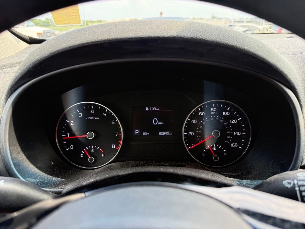 Used 2021 White Kia LX image 9