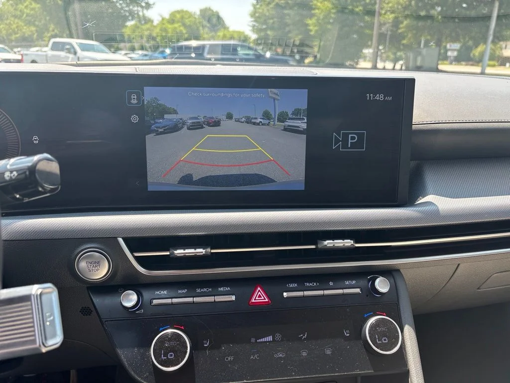 Used 2025 Silver Hyundai SEL image 18
