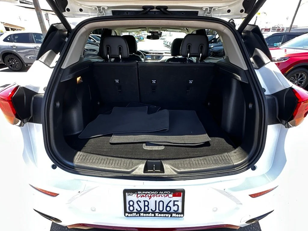 Used 2020 White Buick Essence image 6