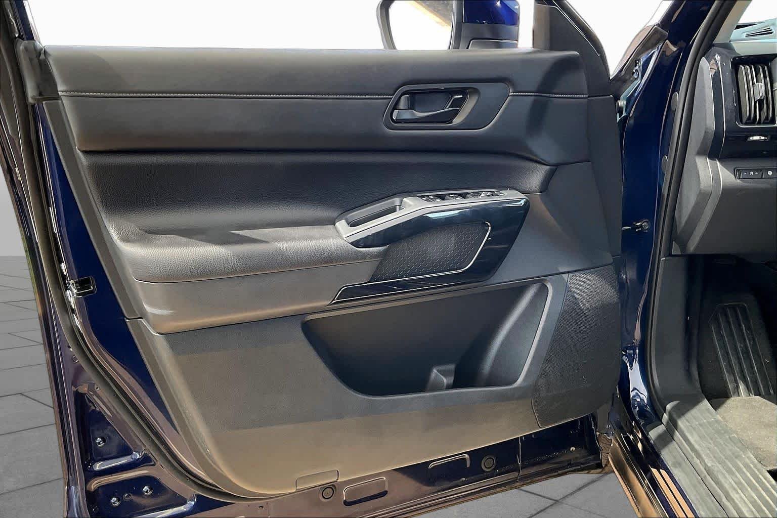 Used 2025 Deep Ocean Blue Pearl Nissan SV image 19
