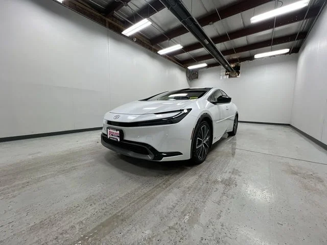 New 2026 Wind Chill Pearl <sup>1</sup> Toyota  XLE AWD image 4