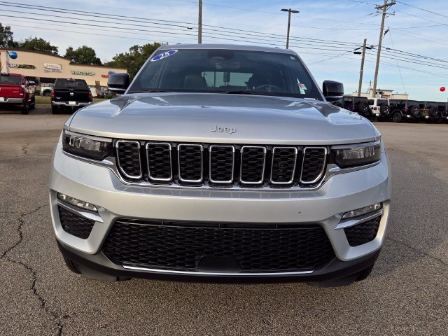 Used 2025 Silver Jeep Limited image 2