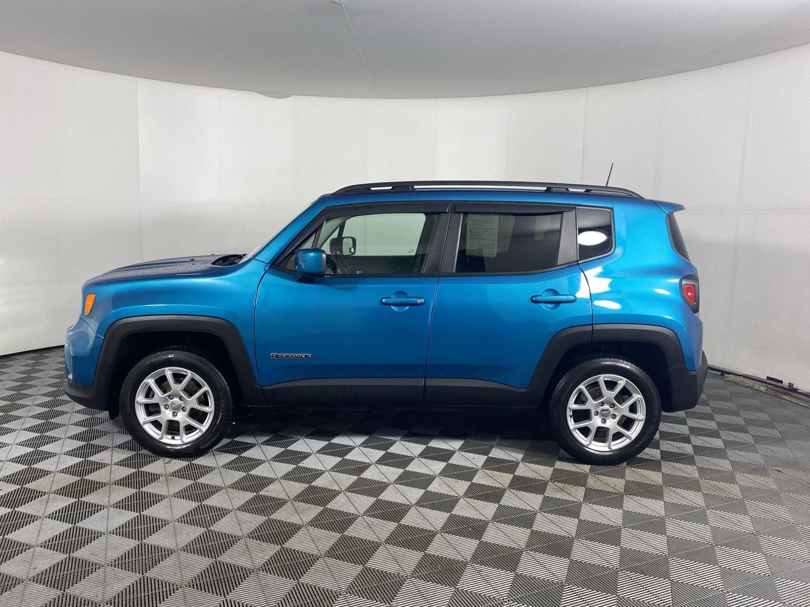 Used 2021 Bikini Metallic Clearcoat Jeep Latitude image 6