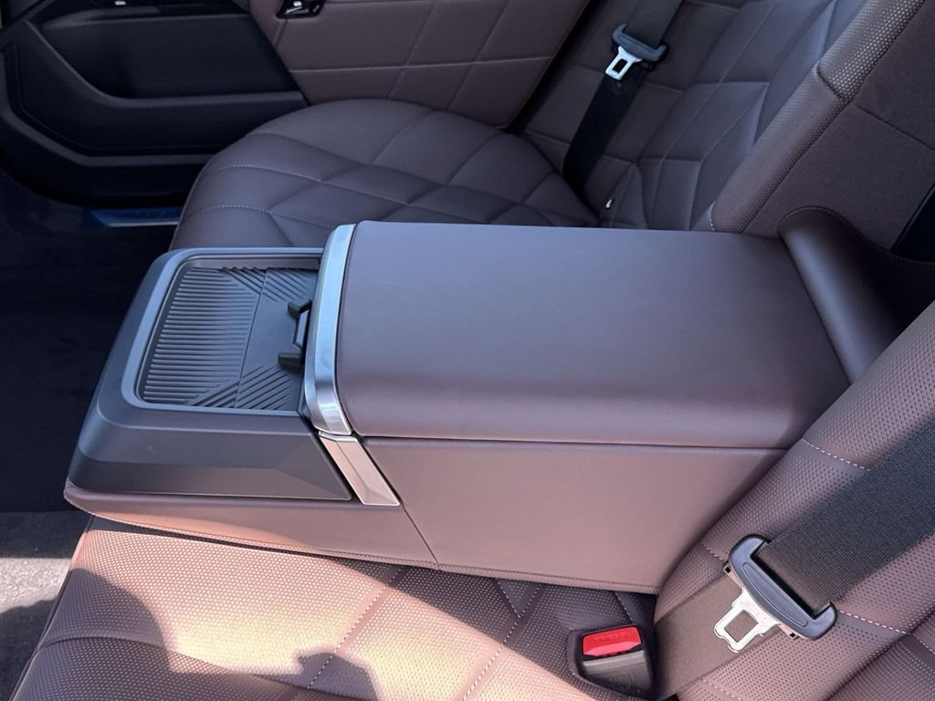 New 2026 Black Sapphire Metallic BMW 760i xDrive image 26