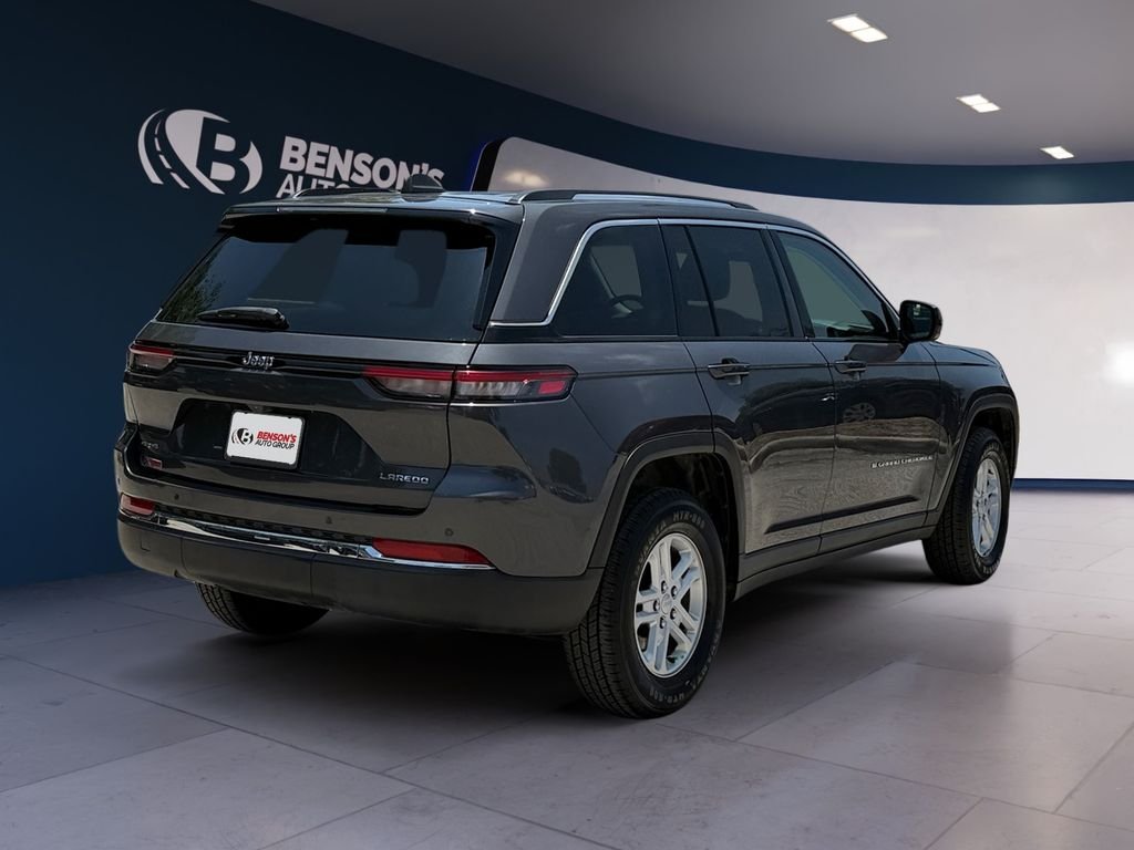 Used 2024 Gray Jeep Laredo image 5